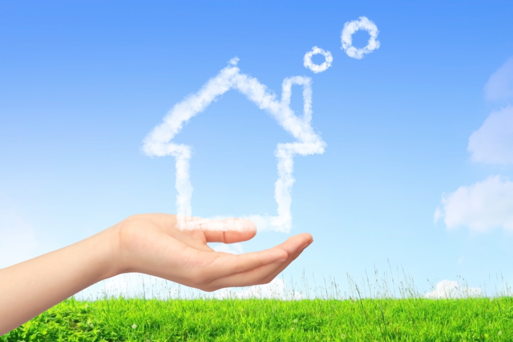 青い空と雲の家