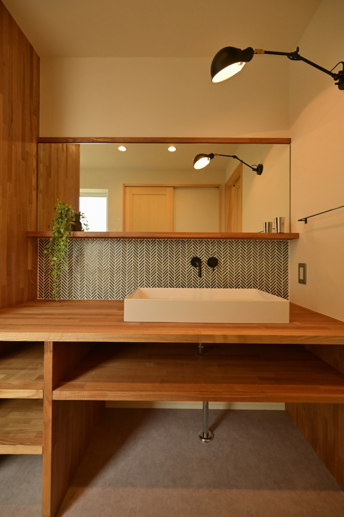 造作洗面化粧台　タイル