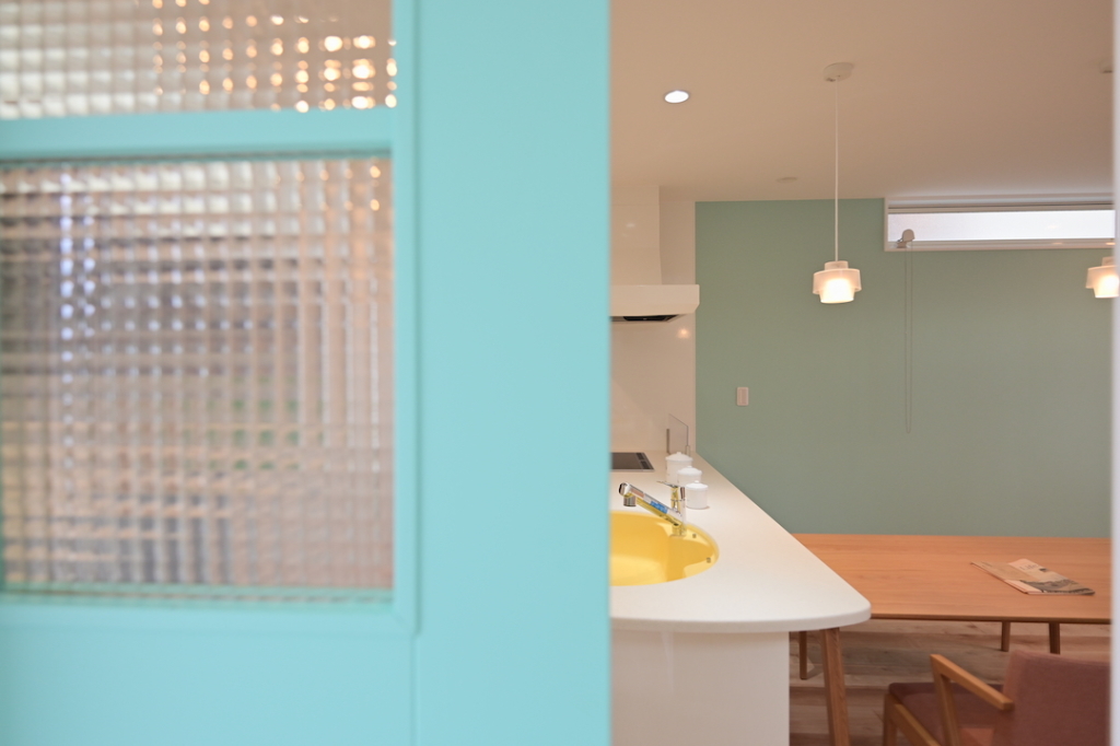 ドアを開けたらキッチン