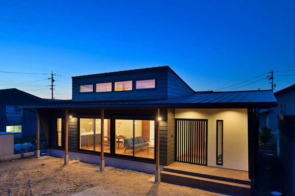 平屋 外観 夜景