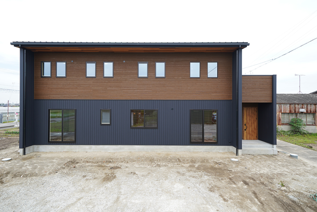 ガルバ・レッドシダー外観