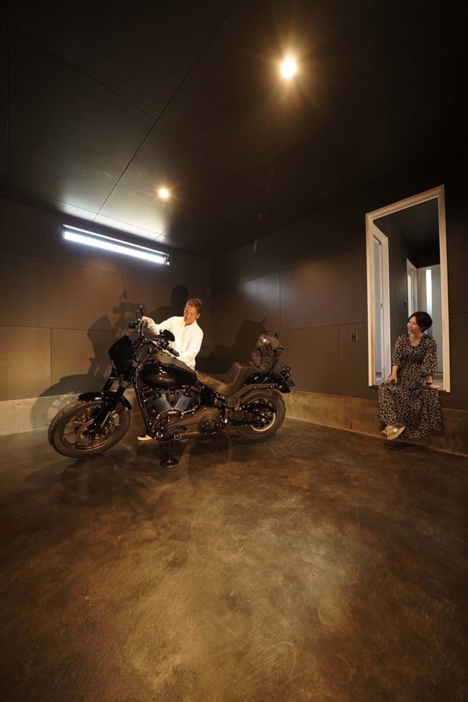 バイクガレージ