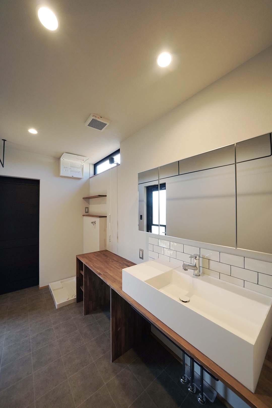 洗面カウンター サブウェイタイル