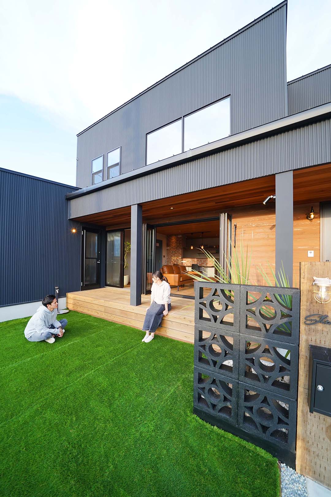 ドライガーデン　オージープランツ　ウッドデッキ　外構