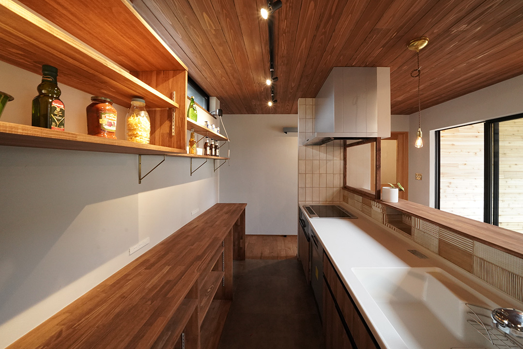 造作キッチン腰壁タイル