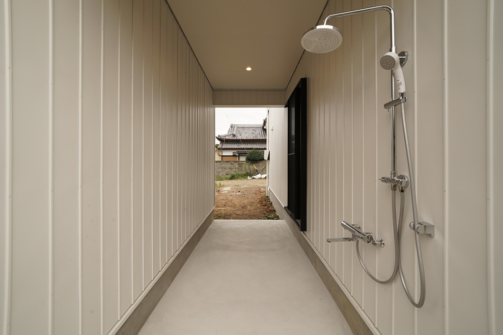 サーファーズハウスの外部シャワー