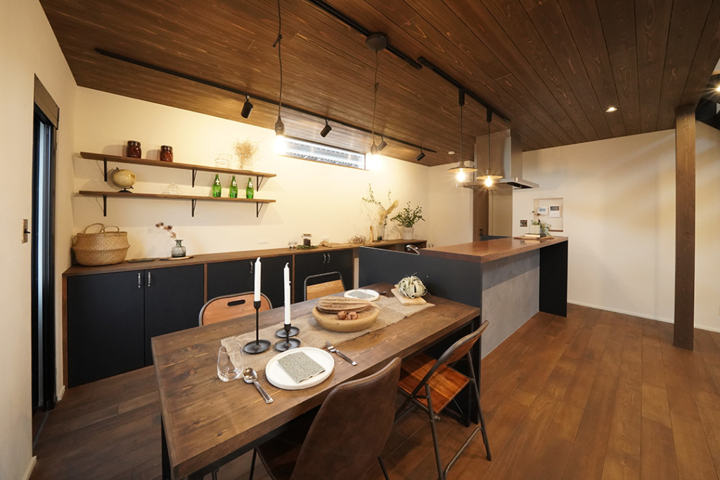 サーファーズハウスのダイニングキッチン