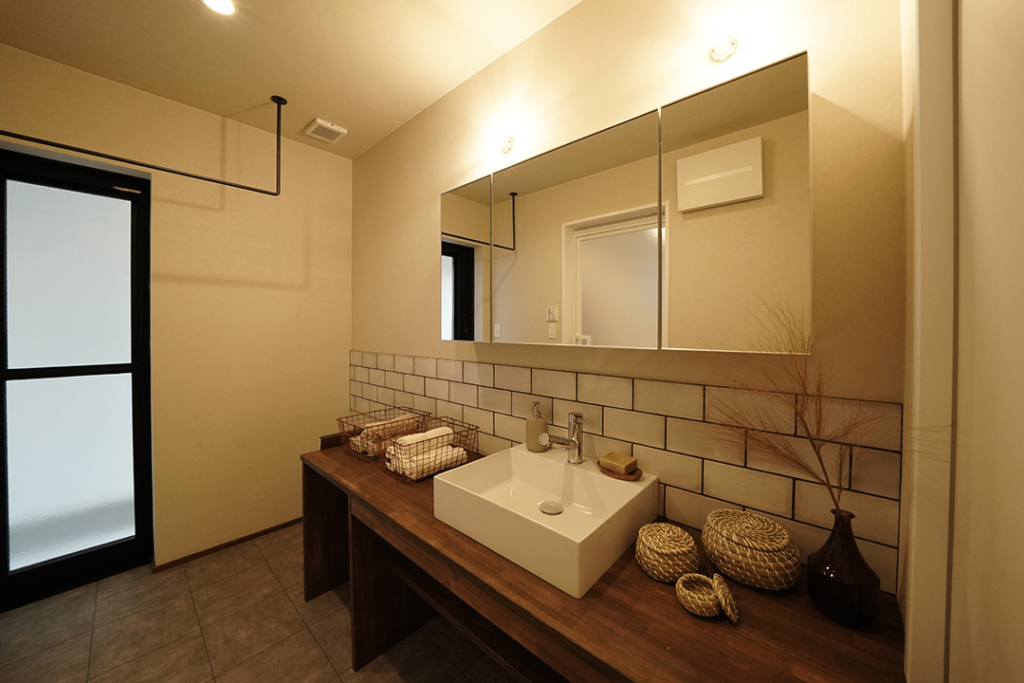 サーファーズハウスの造作洗面