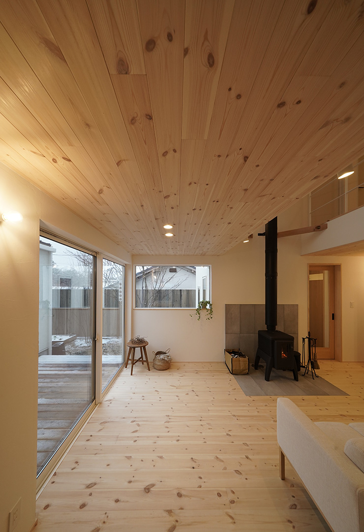 北欧スタイルの薪ストーブ